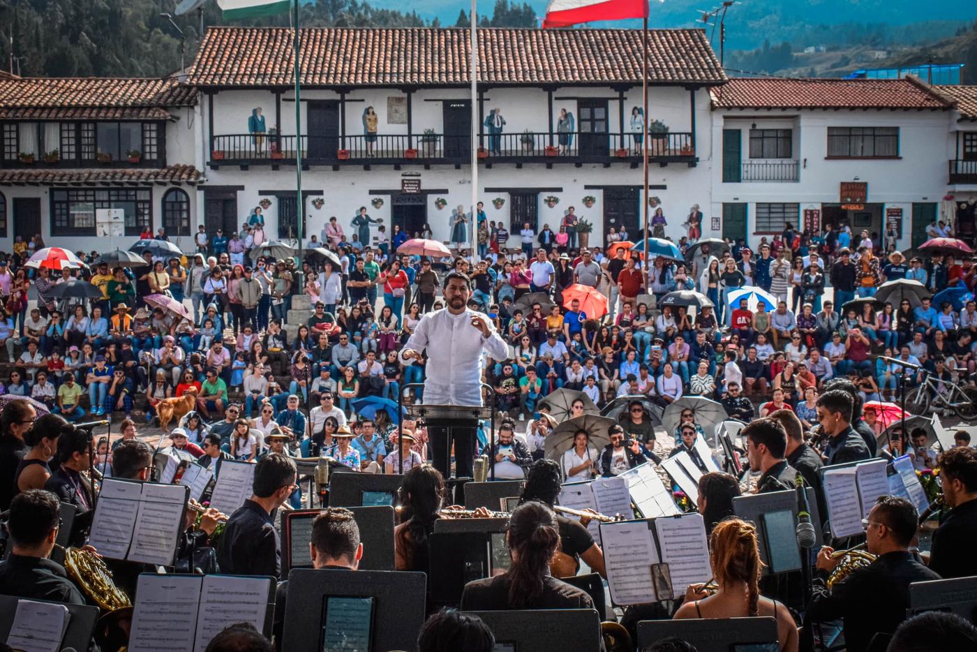 Concierto de la Banda en la plaza de un municipio
