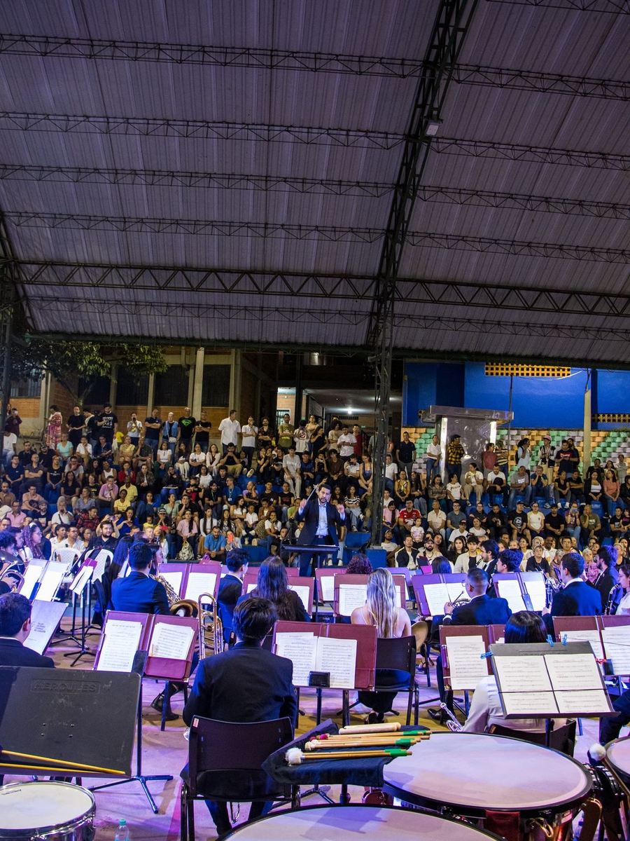 Concierto con p&uacute;blico en un polideportivo